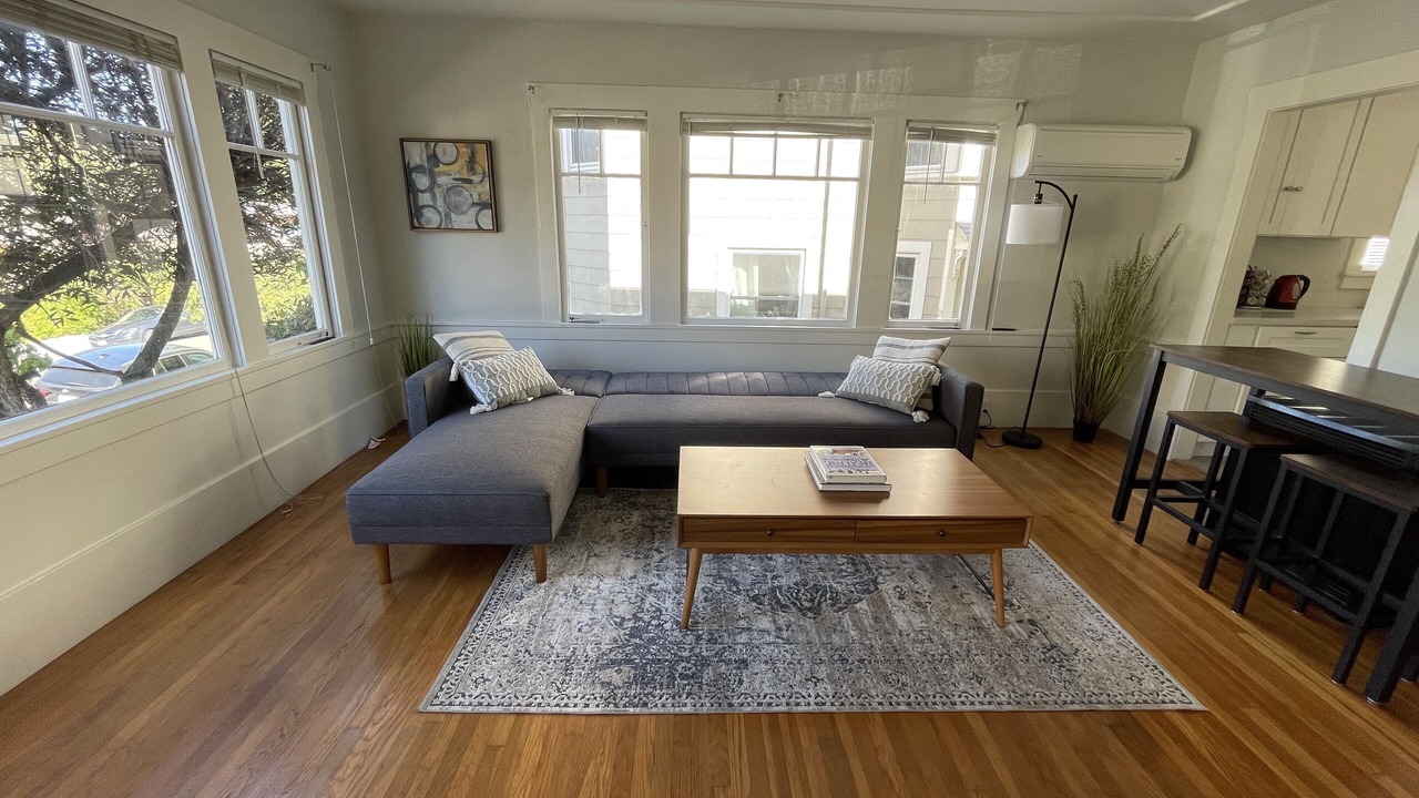Photo of Livingroom in Oakland