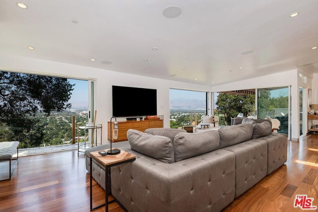 Photo of Livingroom in Studio City