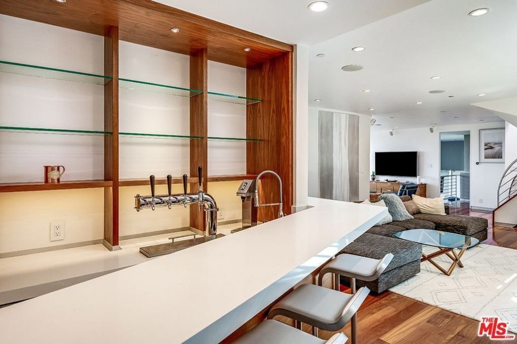 Photo of Livingroom in Studio City