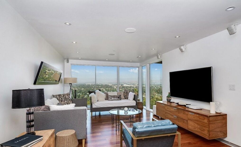 Photo of Livingroom in Studio City