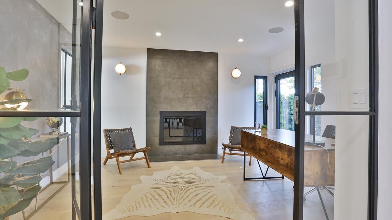 Photo of Bedroom in Mid-Wilshire