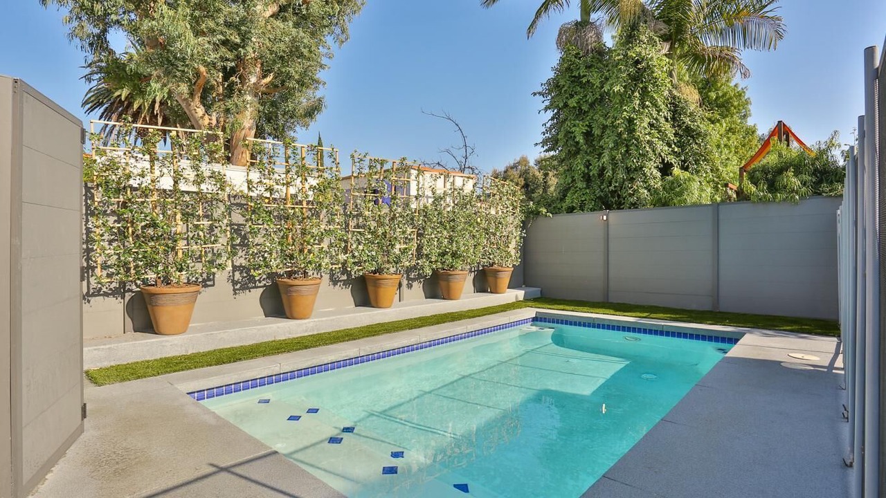 Photo of Outdoor in Mid-Wilshire