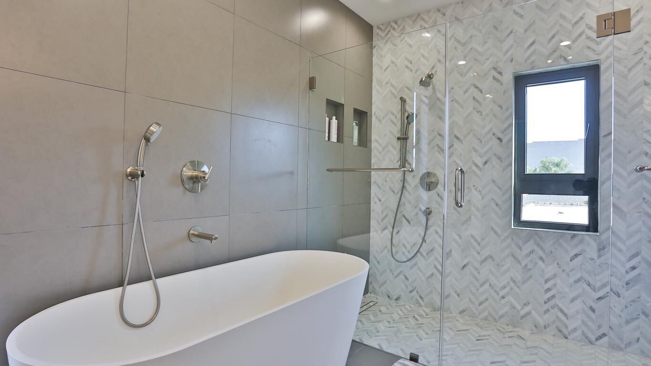 Photo of Bathroom in Mid-Wilshire