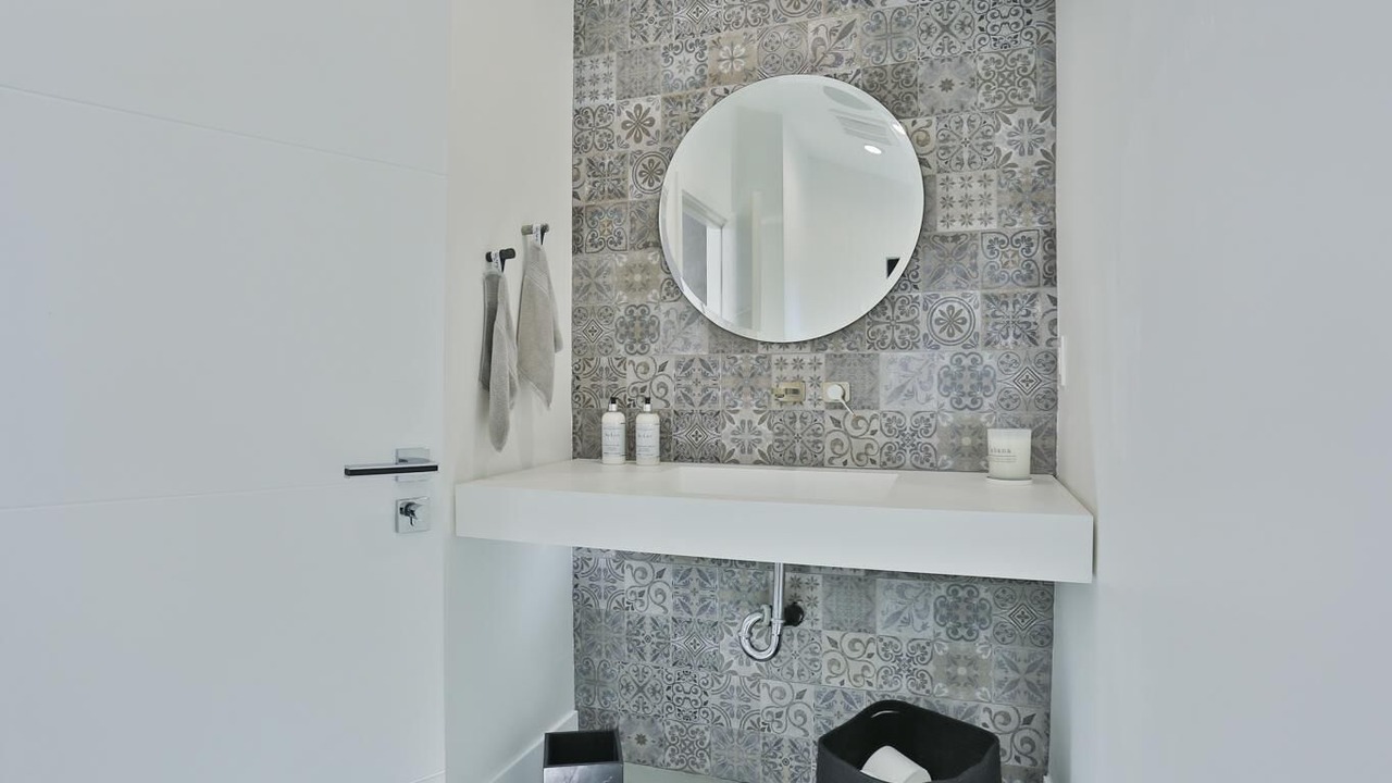 Photo of Bathroom in Mid-Wilshire