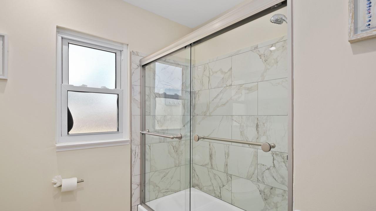 Photo of Bathroom in Raisin