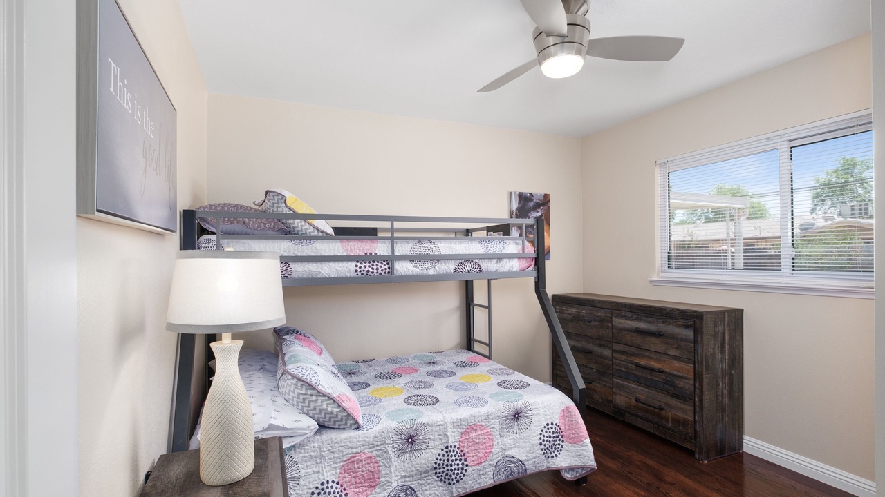 Photo of Bedroom in Raisin
