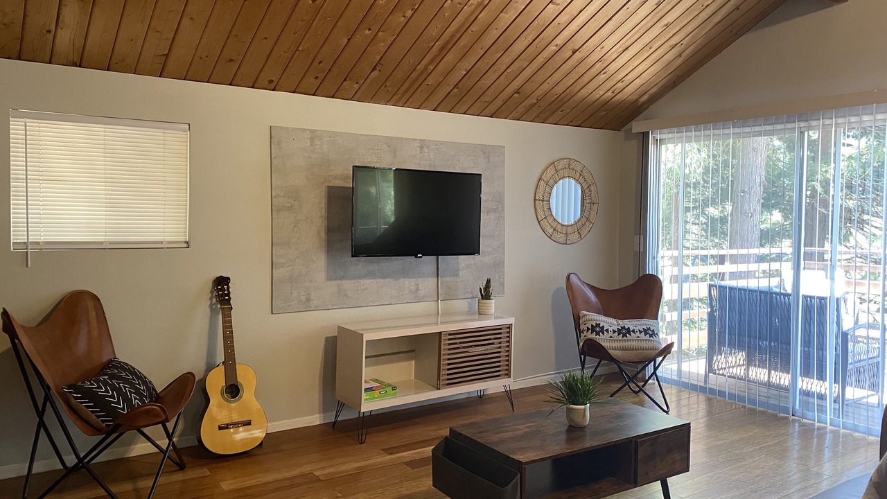Photo of Livingroom in Crestline