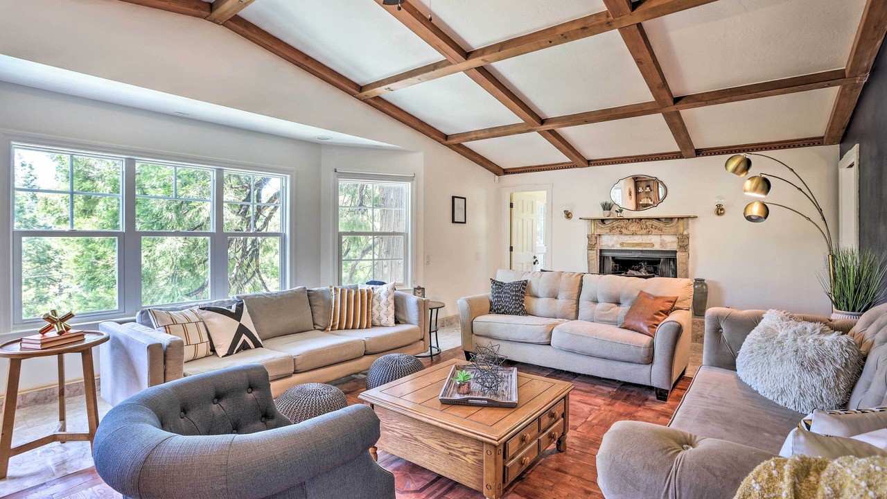 Photo of Livingroom in Crestline