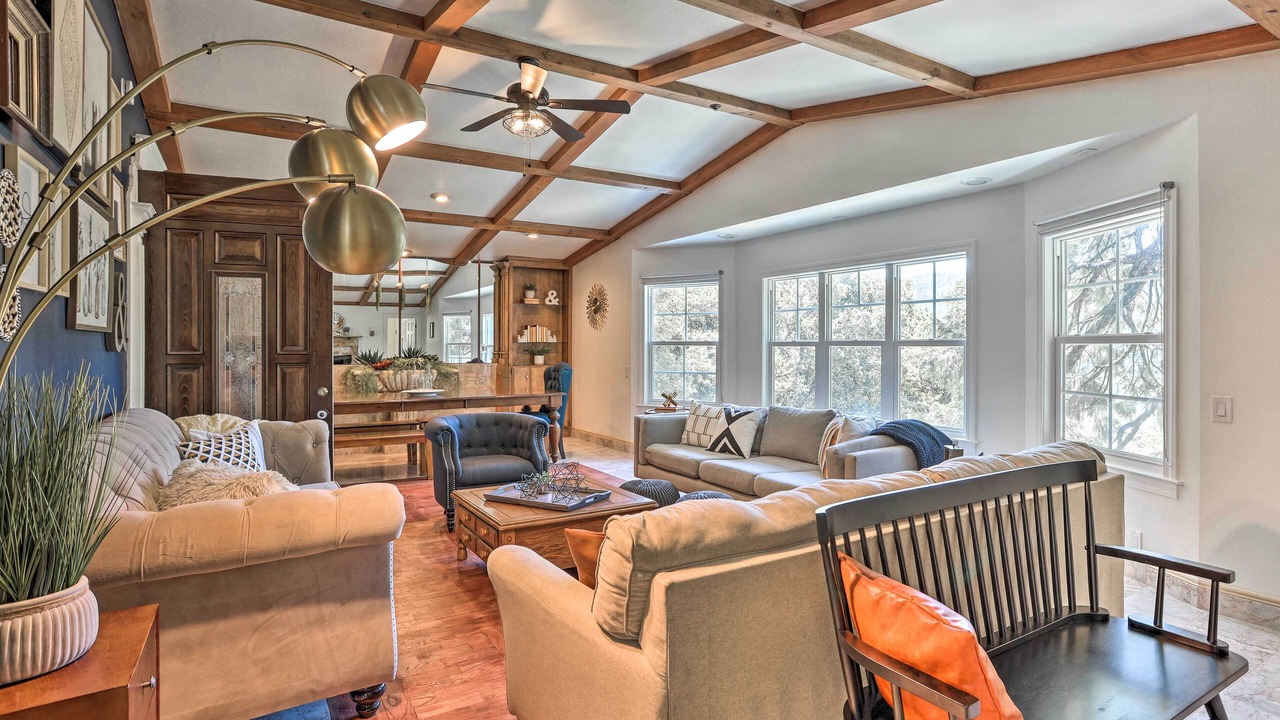 Photo of Livingroom in Crestline