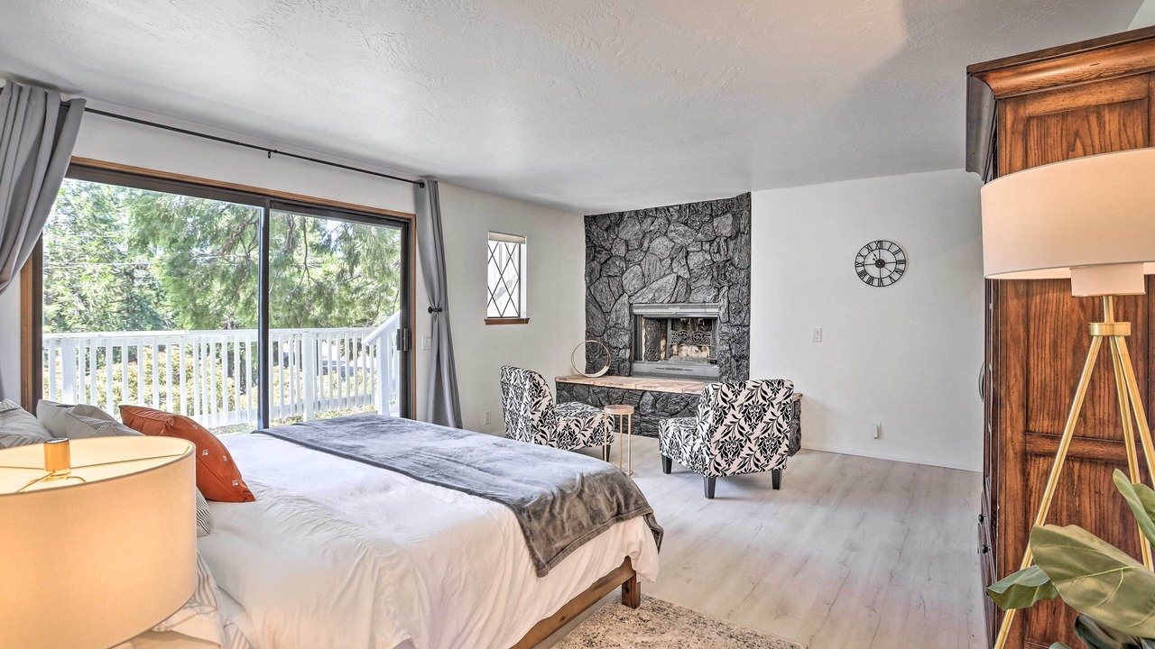 Photo of Livingroom in Crestline