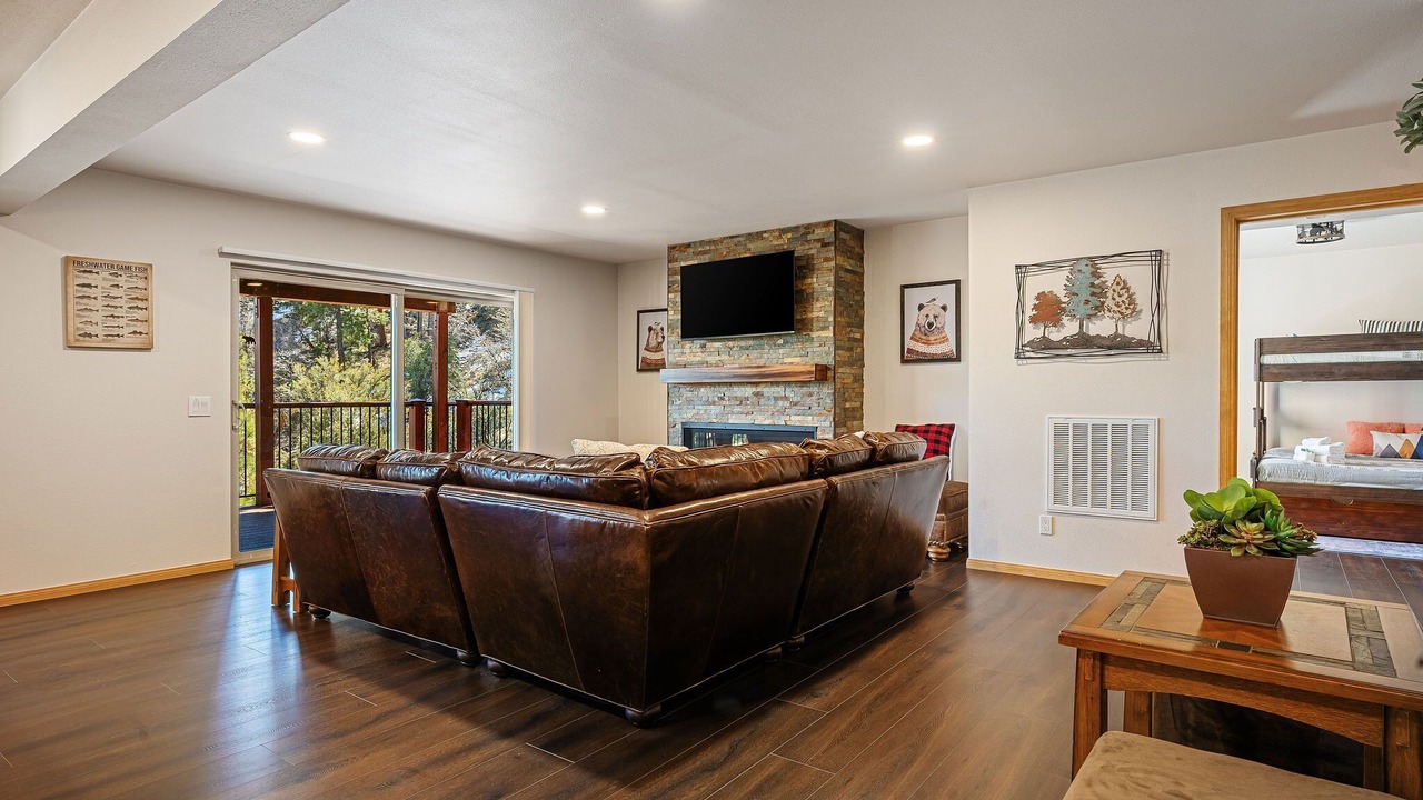 Photo of Livingroom in Castle Glen Estates