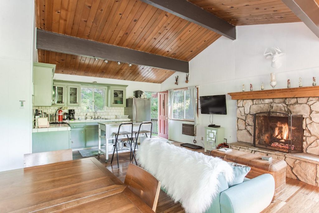 Photo of Livingroom in Crestline
