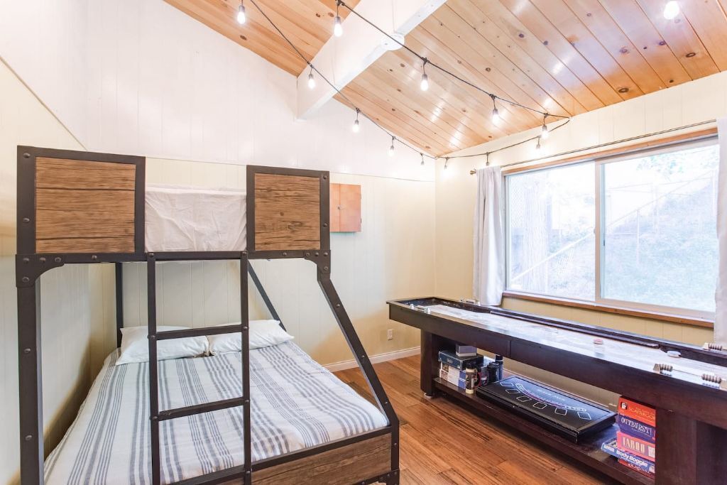 Photo of Bedroom in Crestline
