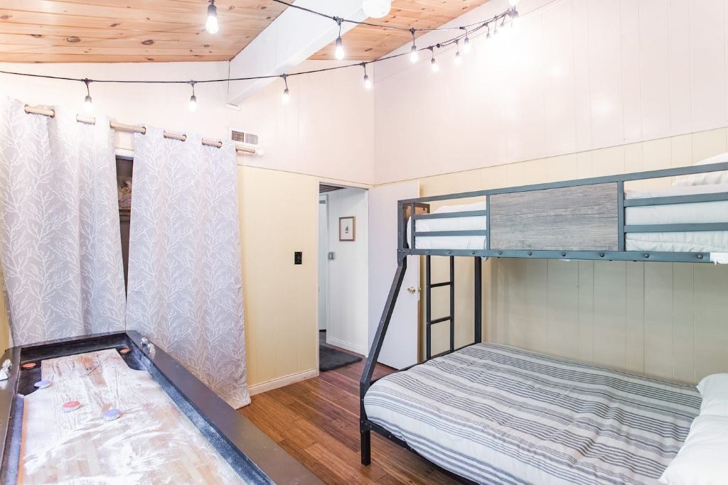 Photo of Bedroom in Crestline