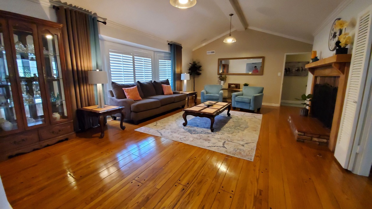 Photo of Livingroom in Fullerton