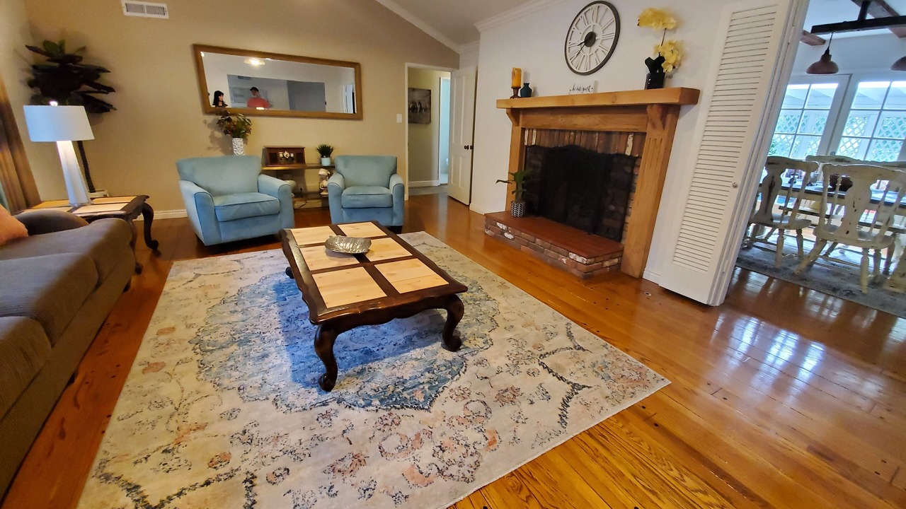 Photo of Livingroom in Fullerton