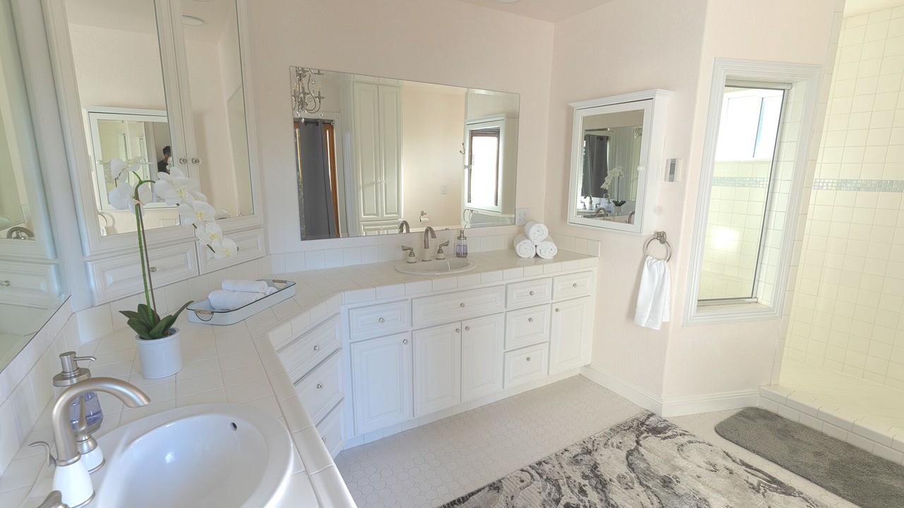 Photo of Bathroom in Groveland