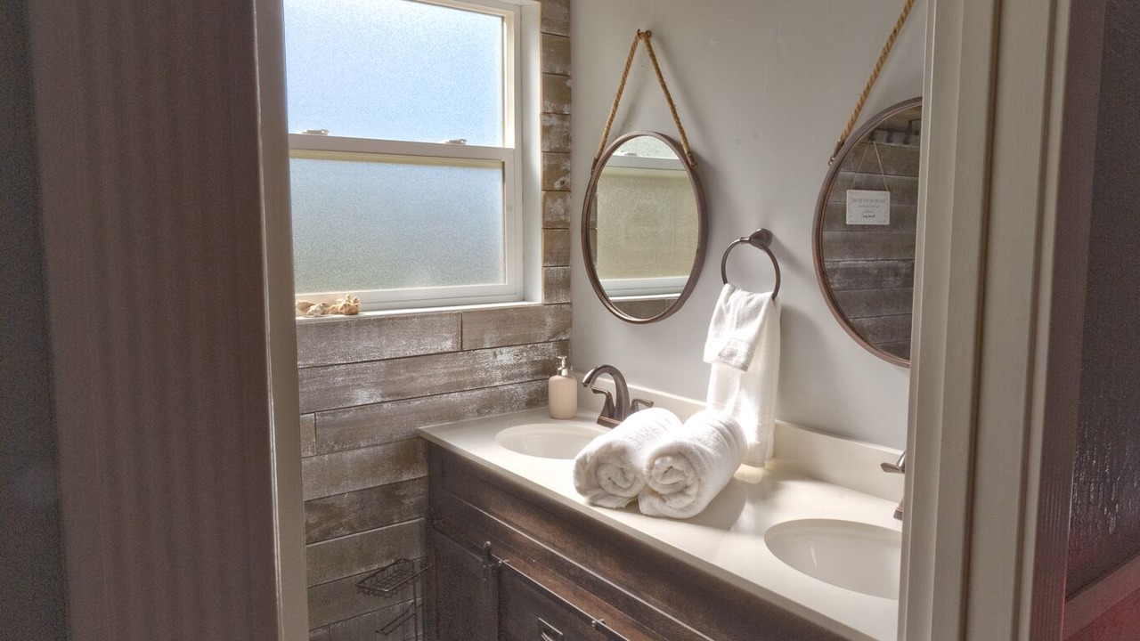 Photo of Bathroom in Groveland