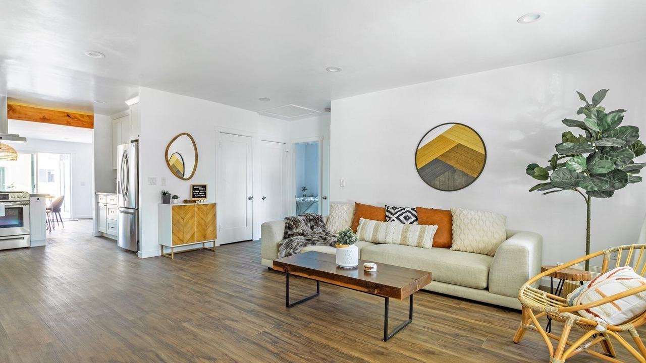 Photo of Livingroom in East Pasadena