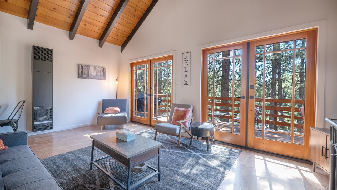 Photo of Livingroom in Fawnskin