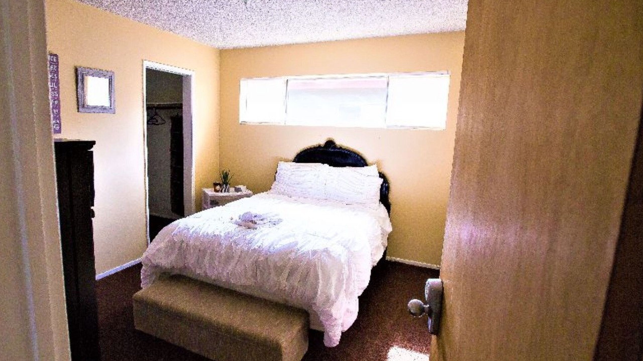 Photo of Bedroom in Oleander - Sunset
