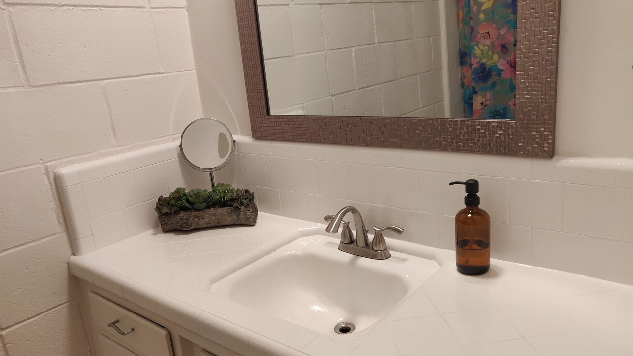 Photo of Bathroom in Oleander - Sunset