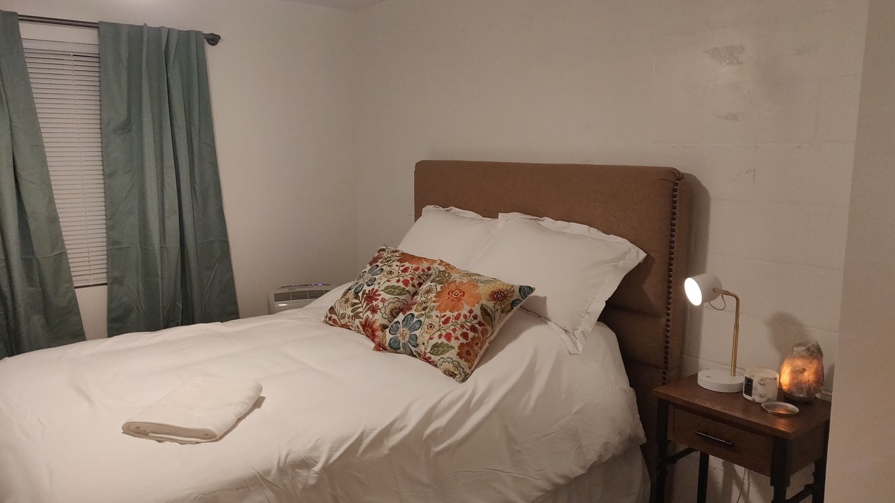 Photo of Bedroom in Oleander - Sunset