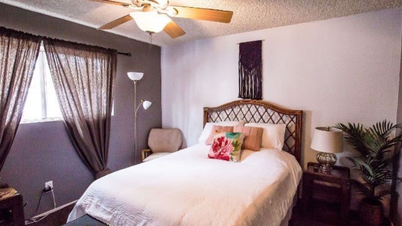 Photo of Bedroom in Oleander - Sunset