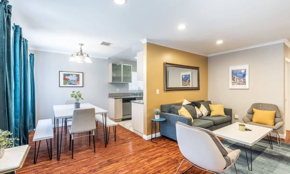 Photo of Livingroom in NoHo Arts District