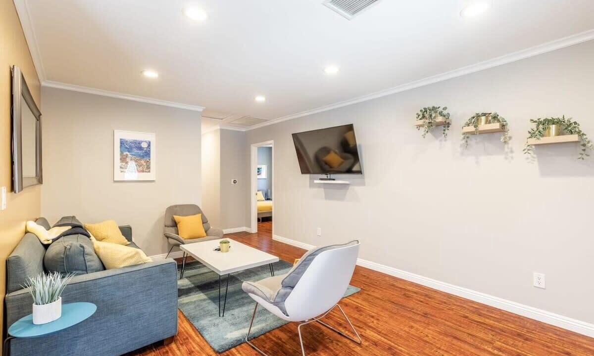 Photo of Livingroom in NoHo Arts District
