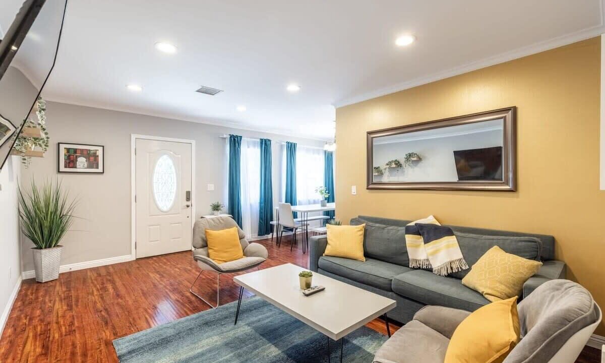 Photo of Livingroom in NoHo Arts District