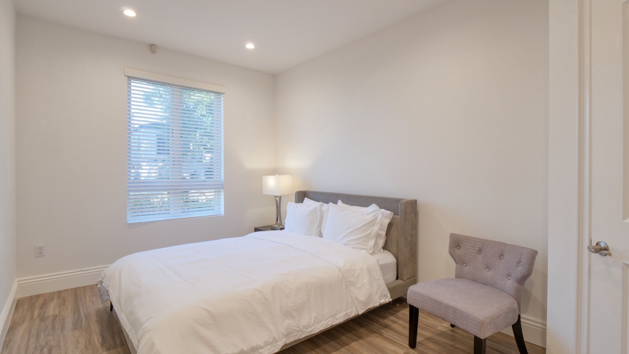 Photo of Bedroom in Pico - Robertson