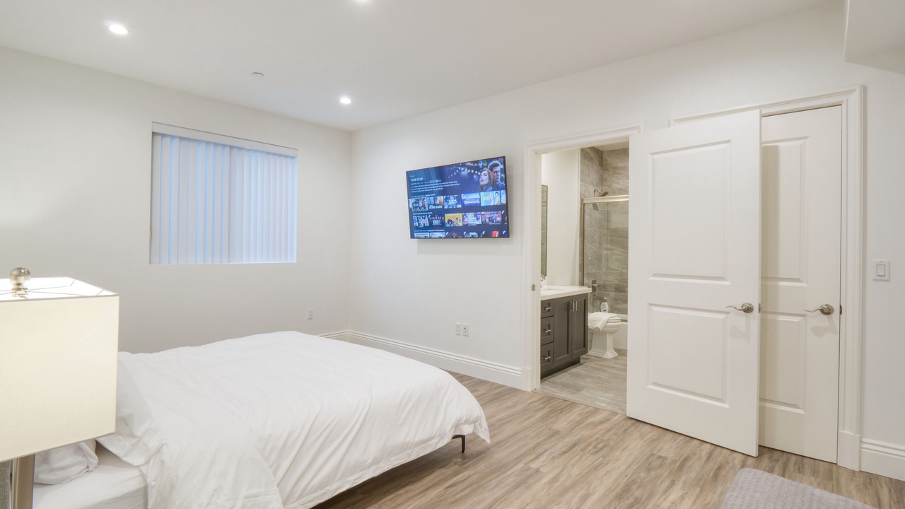 Photo of Bedroom in Pico - Robertson