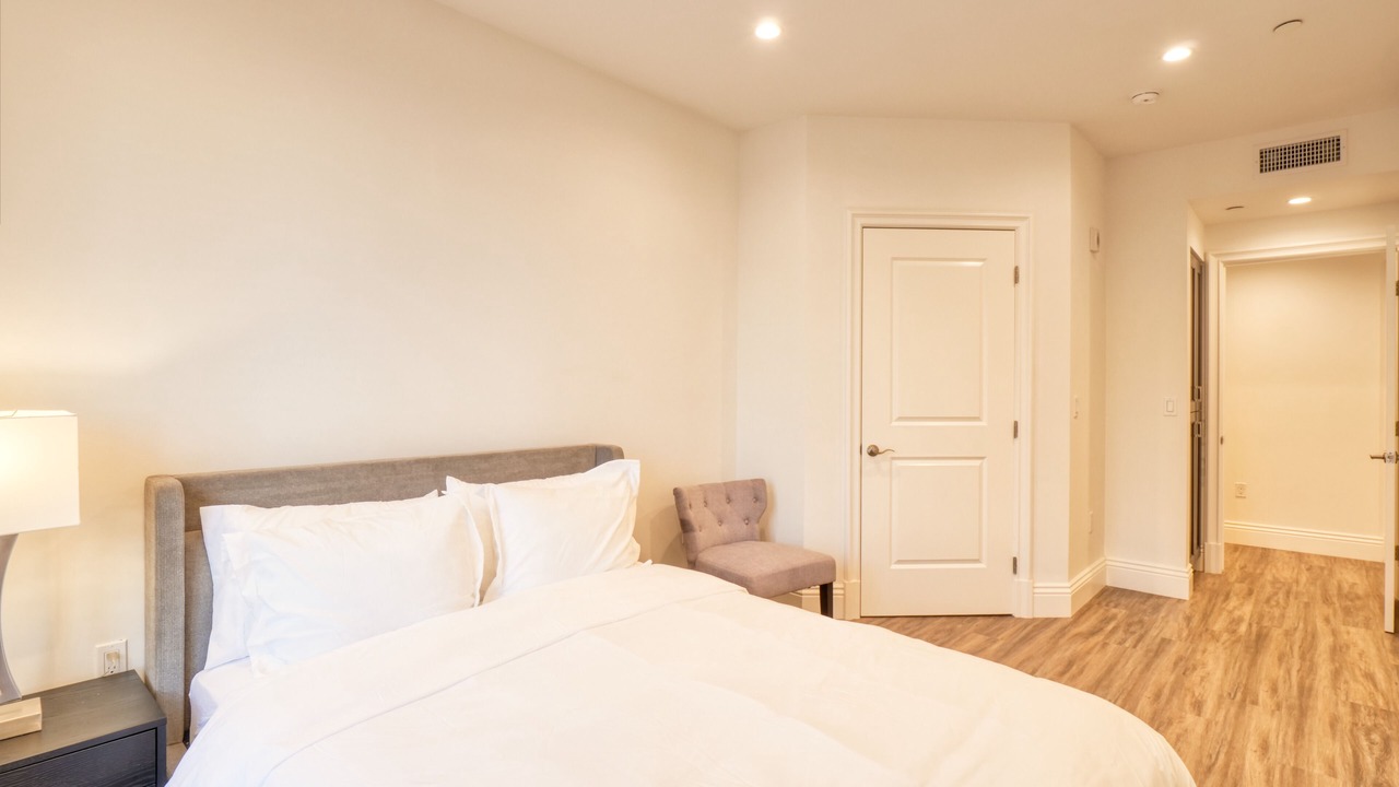 Photo of Bedroom in Pico - Robertson
