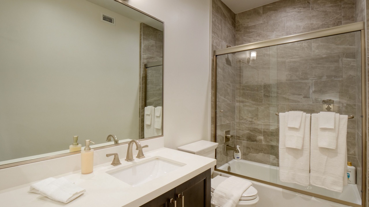 Photo of Bathroom in Pico - Robertson
