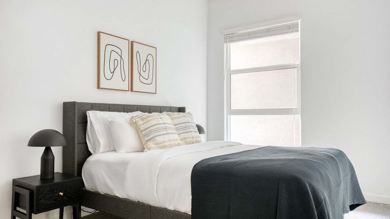 Photo of Bedroom in Warner Center