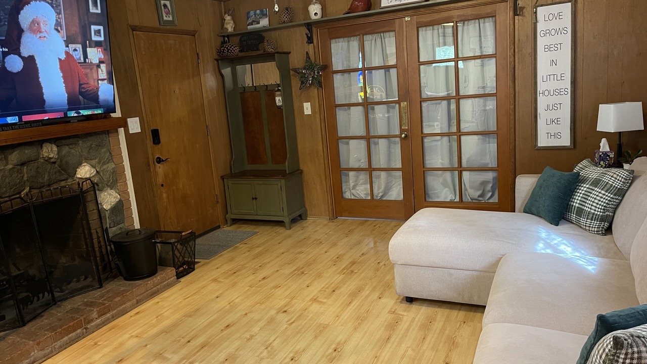 Photo of Livingroom in Wrightwood