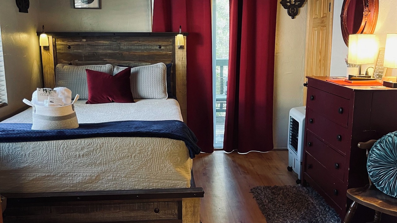 Photo of Bedroom in Wrightwood