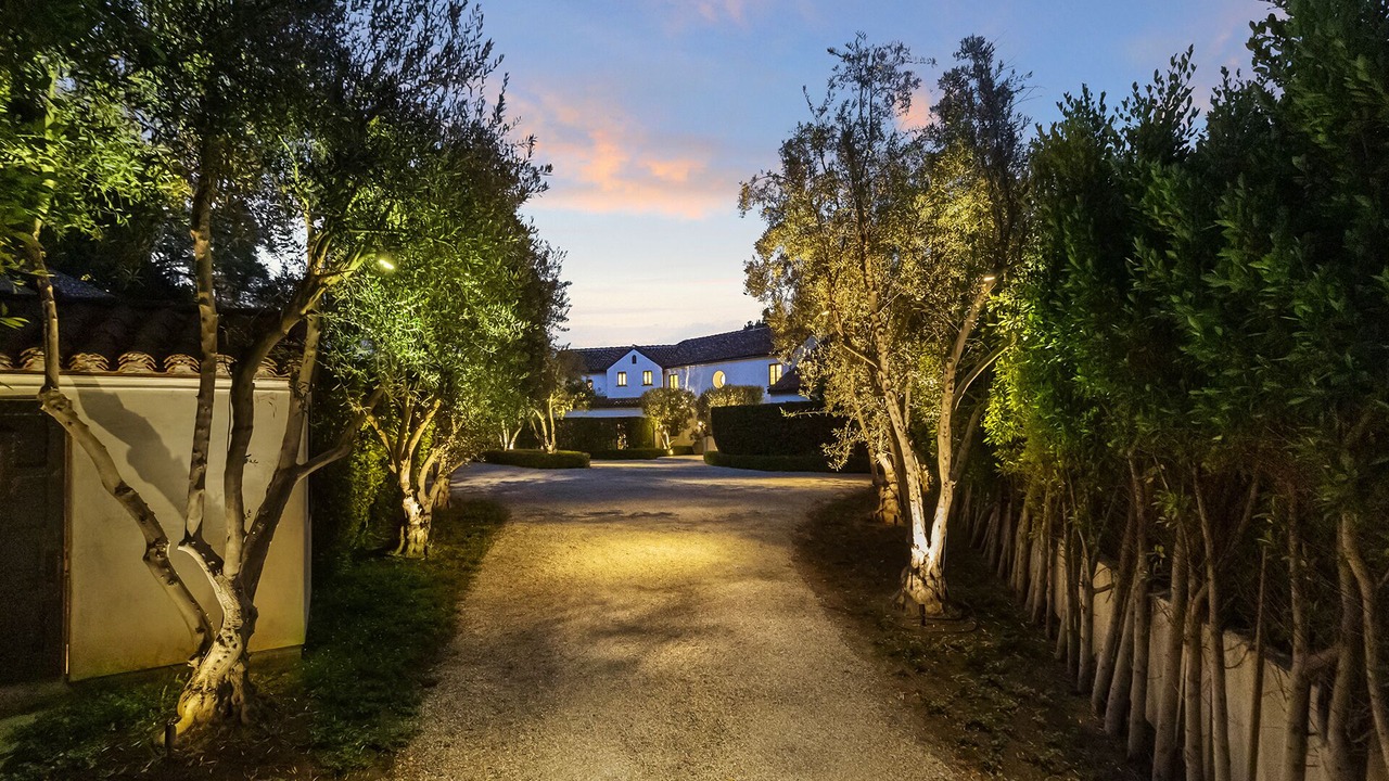 Photo of Outdoor in Hollywood Hills West
