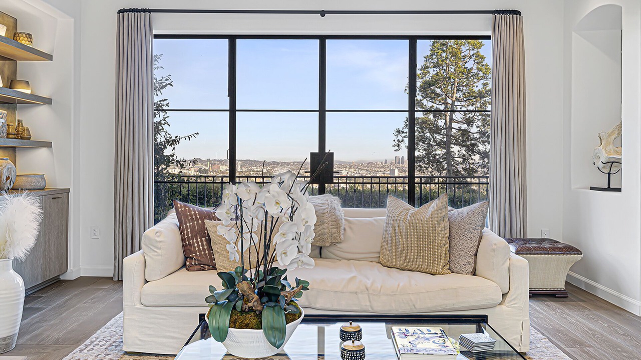 Photo of Livingroom in Hollywood Hills West