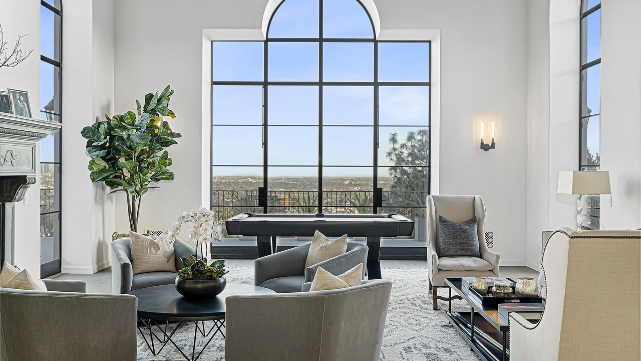 Photo of Livingroom in Hollywood Hills West