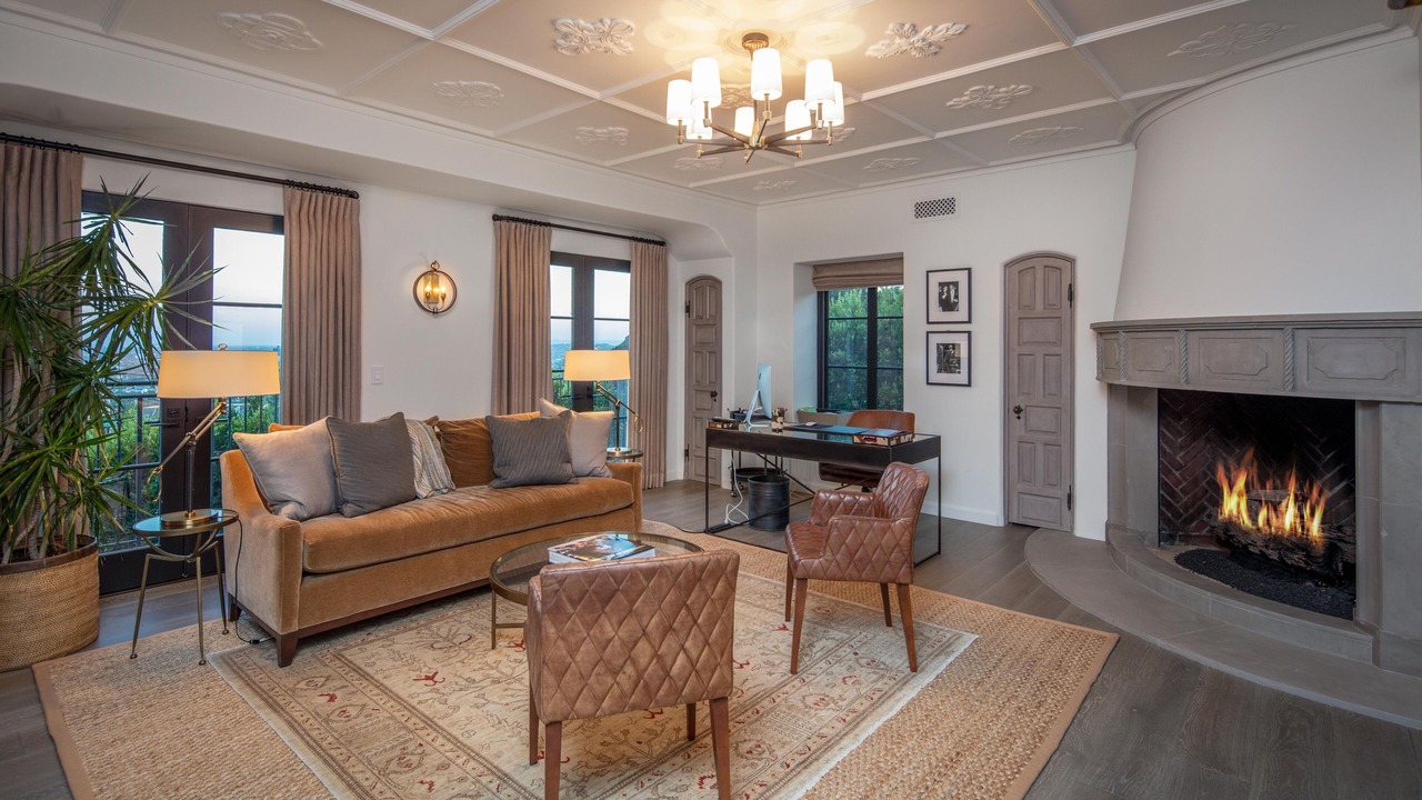 Photo of Livingroom in Hollywood Hills West