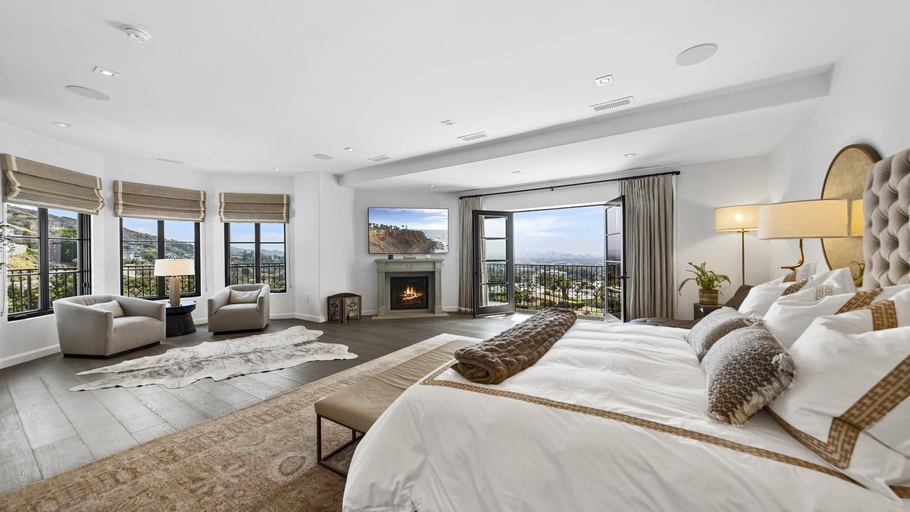 Photo of Bedroom in Hollywood Hills West