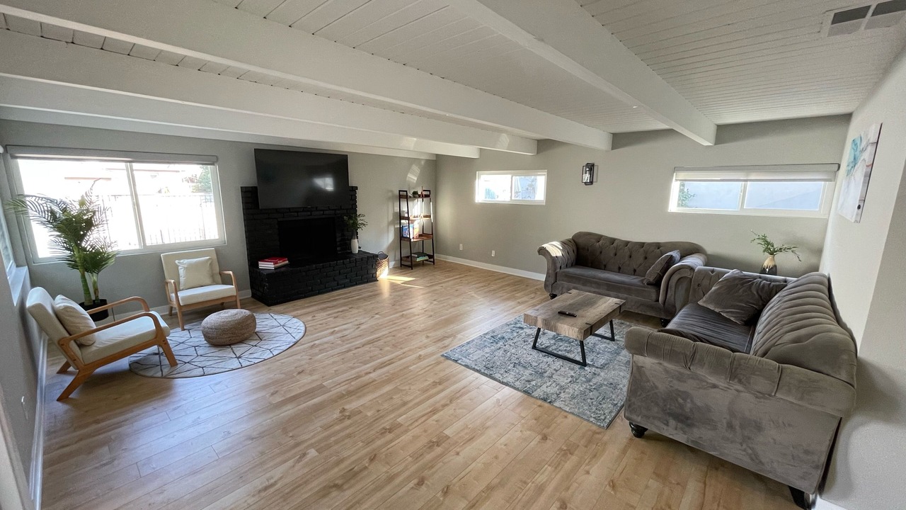 Photo of Livingroom in Burbank