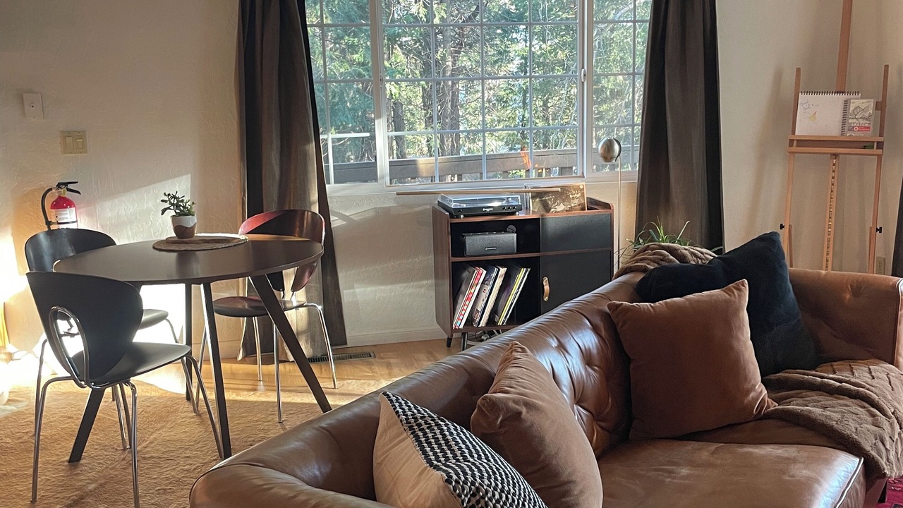 Photo of Livingroom in Cedarpines Park