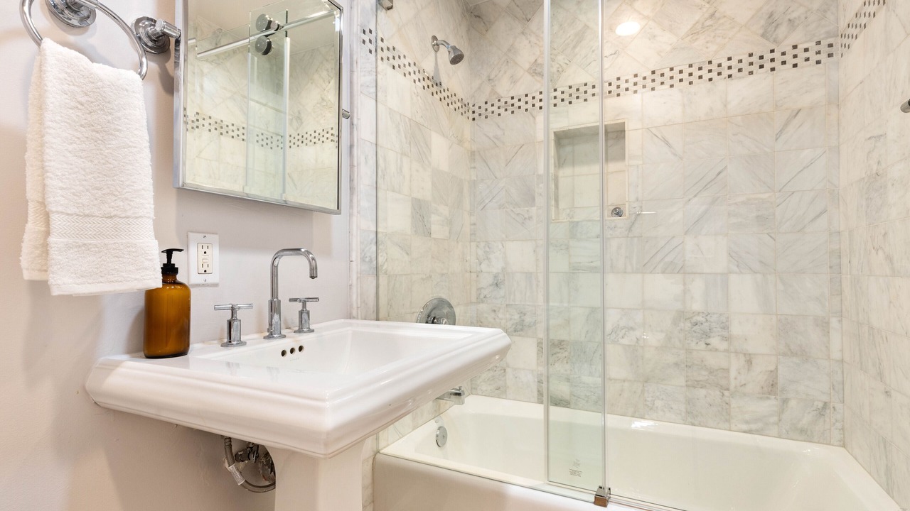 Photo of Bathroom in East Side Costa Mesa