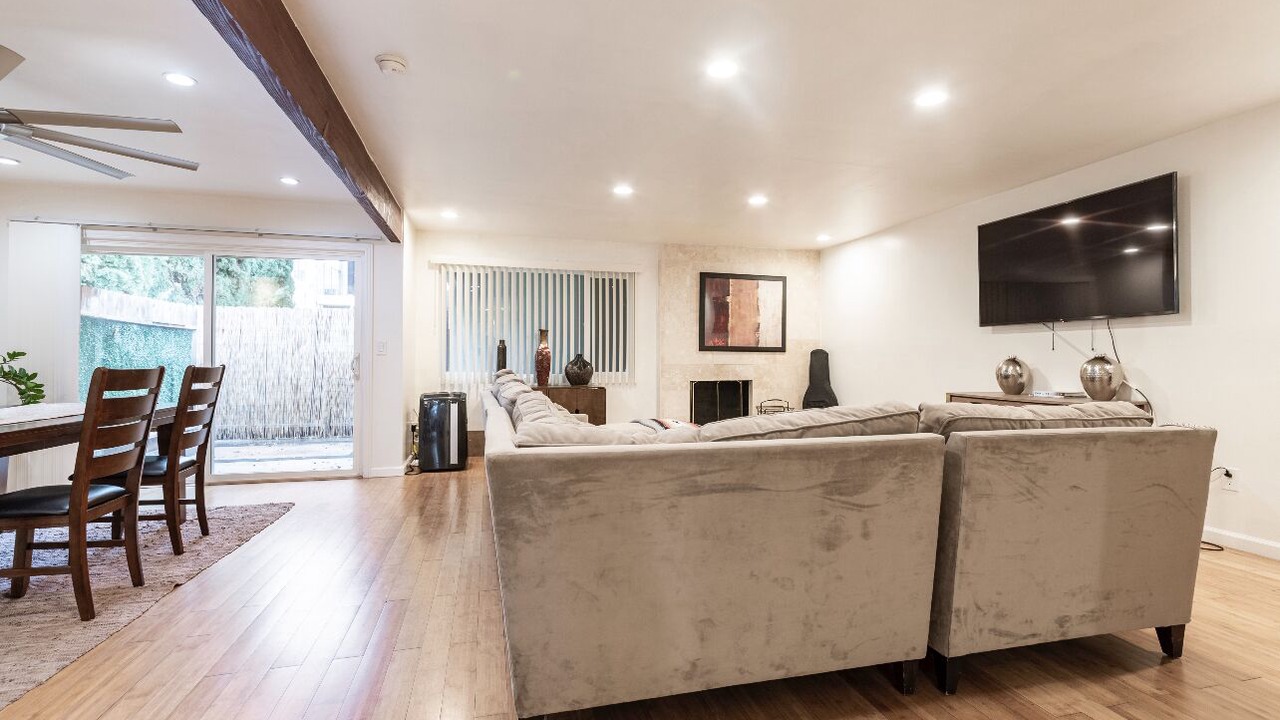 Photo of Livingroom in Circle Area