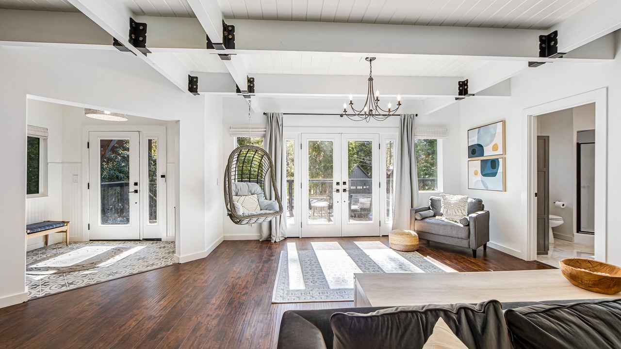 Photo of Livingroom in Cedar Glen