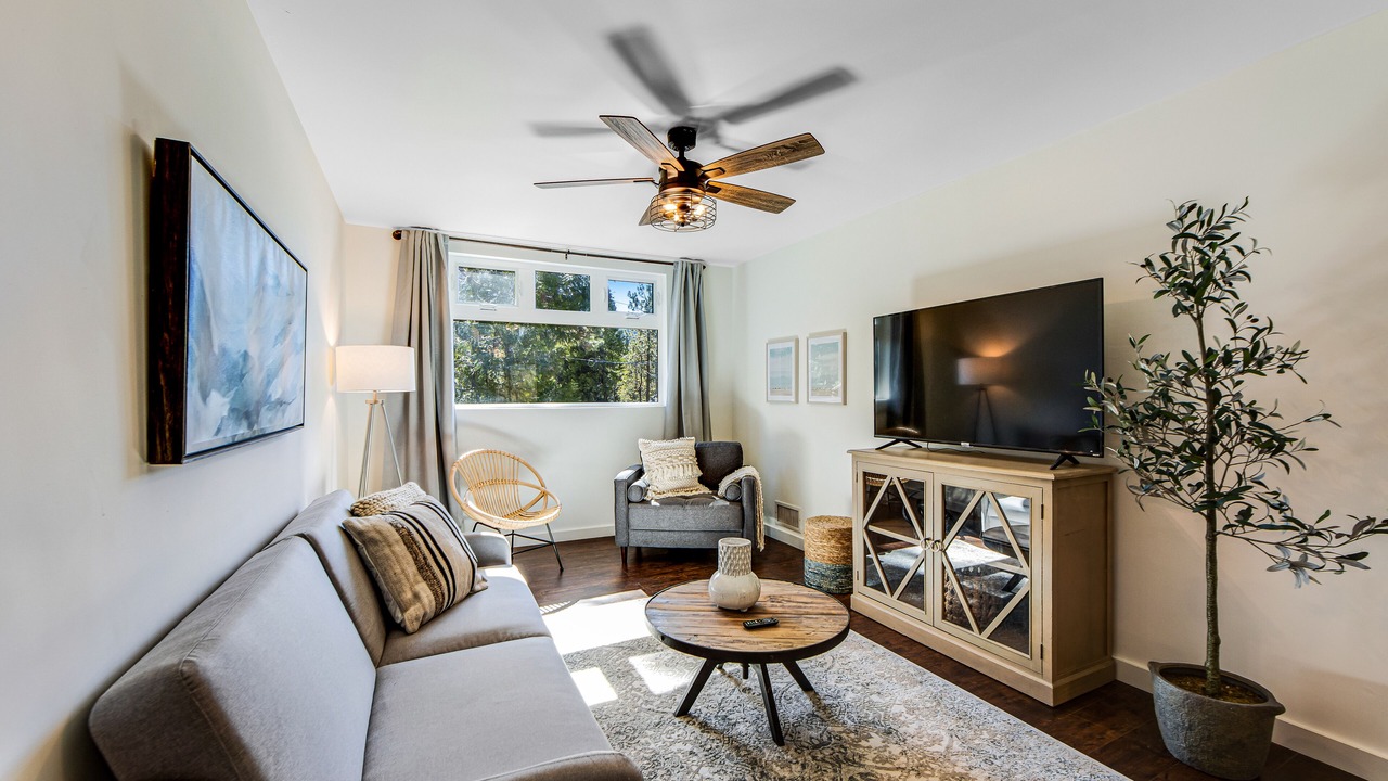 Photo of Livingroom in Cedar Glen