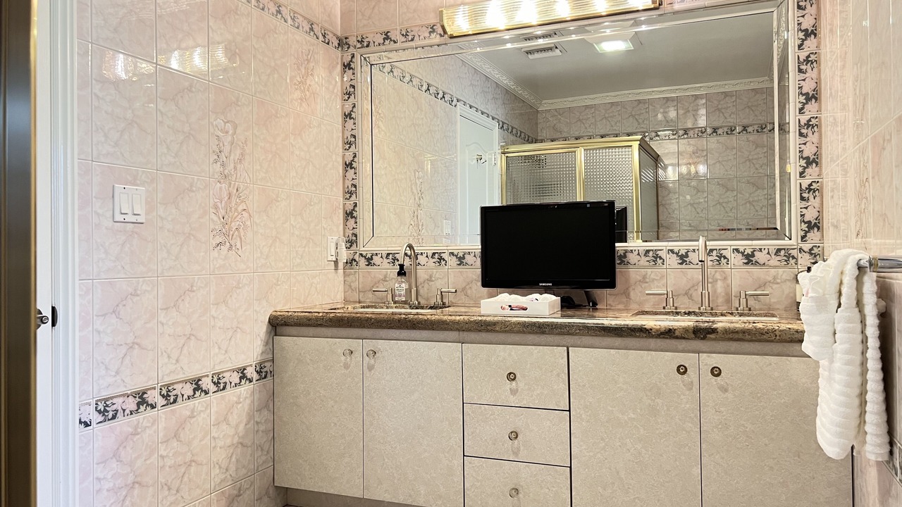 Photo of Bathroom in Valley Glen